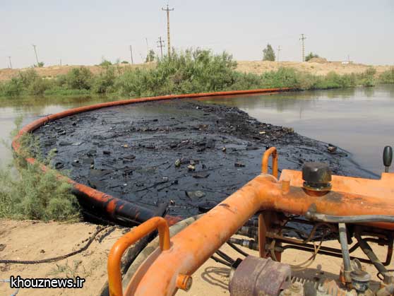آلودگی نفتی در هجده کیلومتر از مسیر رودخانه شاوور مهار و پاکسازی شد + عکس