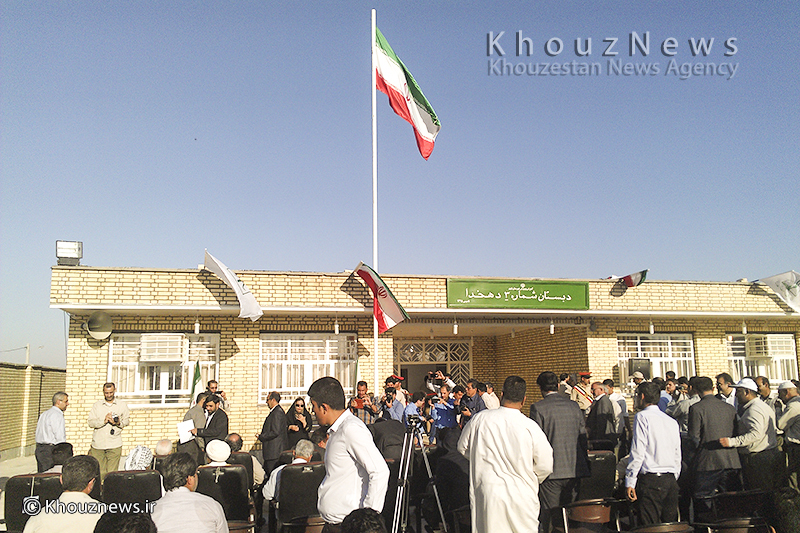 مجتمع ورزشی نیشکر و نخستین مدرسه هوشمند روستایی خوزستان به بهره برداری رسید