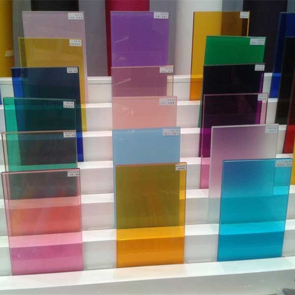شیشه رنگی، انقلابی در صنعت شیشه و طراحی دکوراسیون ساختمان