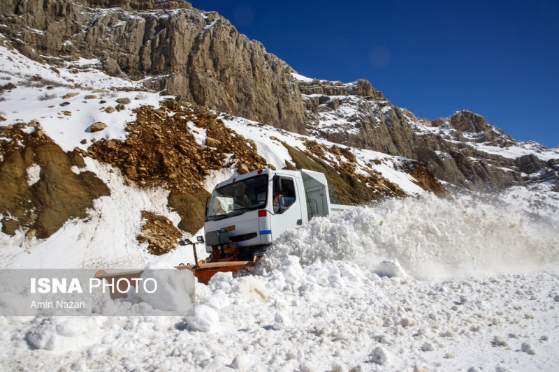 عملیات برف روبی در محور کوهستانی اندیکا-شهرکرد