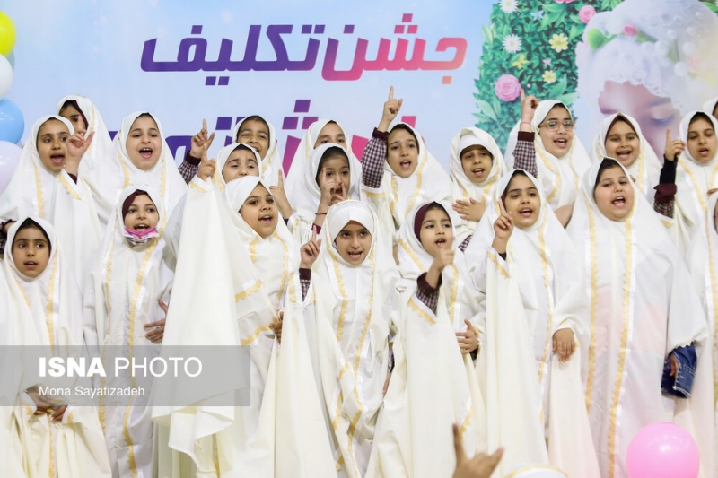 جشن تکلیف دختران دانش‌آموز در حرم علی بن مهزیار