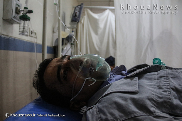تصاویر/ حال و احوال اورژانس بیمارستان امام اهواز در یک روز گرد و غباری