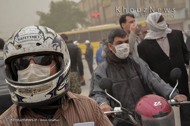 تصاویر/ حضور پرشور مردم اهواز در راهپیمایی 22 بهمن زیر باران گرد و غبار