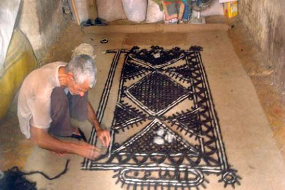 پیرمرد در حال نمد بافی / بازار کهنه دزفول