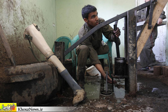 LEG TO STAND ON: An Afghan man worked in the basement of the Kabul Orthopedic Organization in Kabul Wednesday. The clinic, first opened in 1996 during Taliban rule, provides help for the thousands of victims of war and poverty. (Omar Sobhani/Reuters)