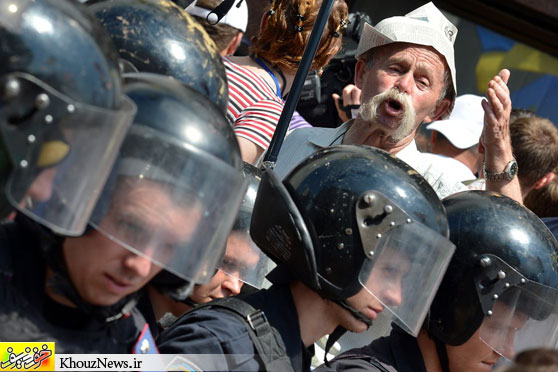 NATIVE TONGUE: A man shouted slogans at a row of riot police during a rally in Kiev, Ukraine, Thursday. Several hundred opponents of a law elevating the status of the Russian language in Ukraine camped out in the capital. (Sergei Supinsky/AFP/Getty Images)