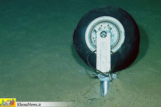 WRECKAGE: A handout photo from the Turkish government shows a piece of the underwater wreckage of the Turkish F4 war plane shot down by Syria over the Mediterranean Sea on June 22. The bodies of the missing pilots from the Turkish jet were brought to the surface by the U.S. ship Nautilus on Thursday. (European Pressphoto Agency)