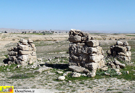 قبرستانی قدیمی در روستای تاریخی دشت بزرگ قبرستانی قدیمی در روستای تاریخی دشت بزرگ
