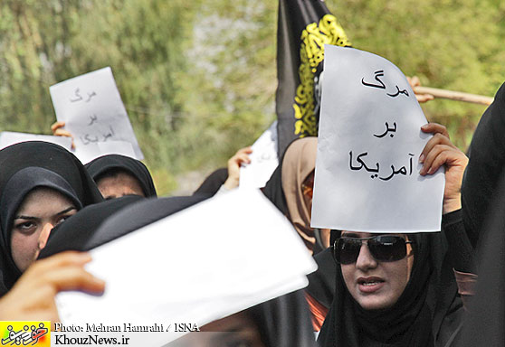 تجمع دانشجویان علوم پزشکی اهواز در محکومیت توهین به پیامبر(ص) / khouznews.ir