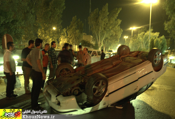  واژگون شدن خودرو در میدان پنج نخل اهواز