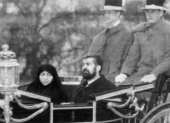 مرتضی سرمدی و همسرش در زمان تصدی سفارت ایران در لندن
