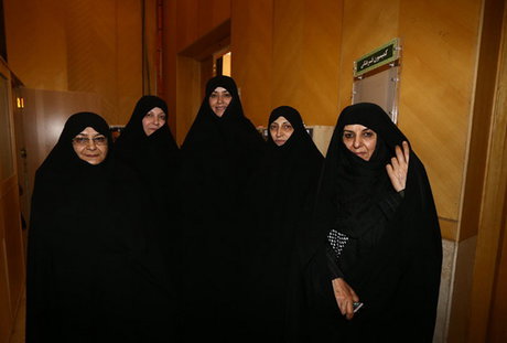 الهام چرخنده در مجلس / تصاویر