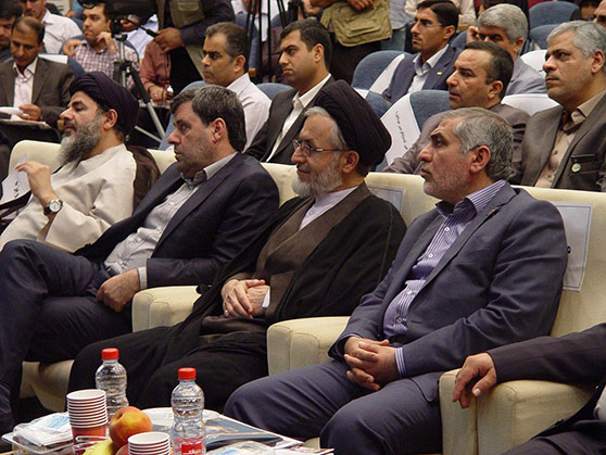تندیس رعایت حقوق مصرف کنندگان به بانک مهراقتصاد اهدا شد