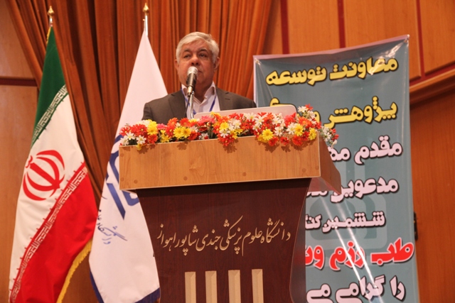 جامعه ی پزشکی از همان لحظه اول وقوع جنگ در کنار مردم و رزمندگان بود