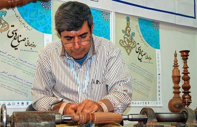خراط خوزستانی هنرمند برتر نمایشگاه صنایع دستی ایران شد