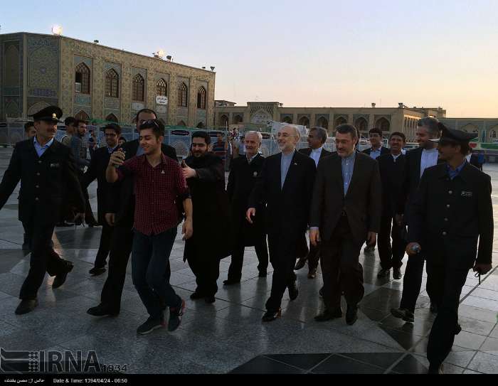 تیم مذاکره کننده هسته ای درحرم امام رضا(ع)/تصاویر