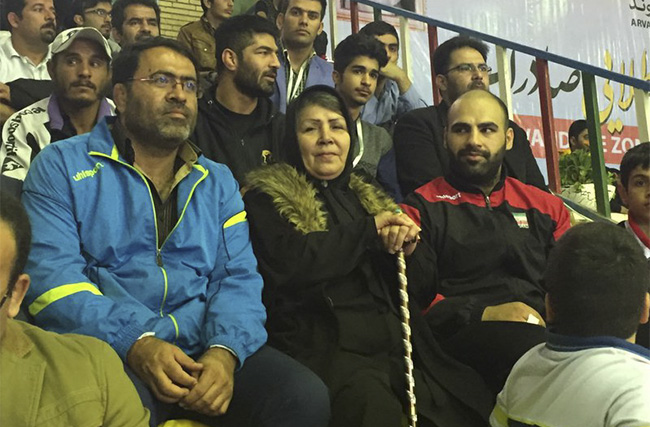 بازتاب جهانی حضور مادر یک کشتی‌گیر در مسابقات باشگاه‌های جهان