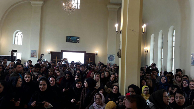 ناقوس کلیسای سورکارپت آبادان به صدا در‌آمد / عکس