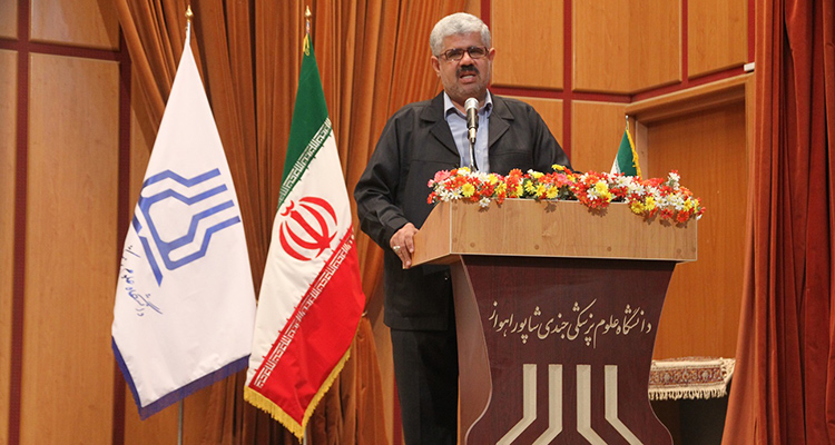 پرسنل بهداشت و درمان، سربازان گمنامی هستند که سلامت را برای ما به ارمغان می آورند