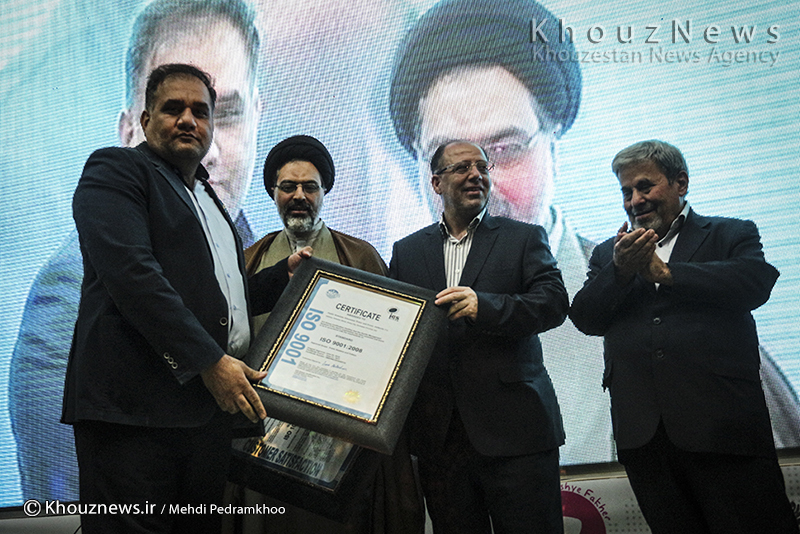 رونمایی از گواهینامه های استاندارد ایزو در روابط عمومی آب و برق خوزستان