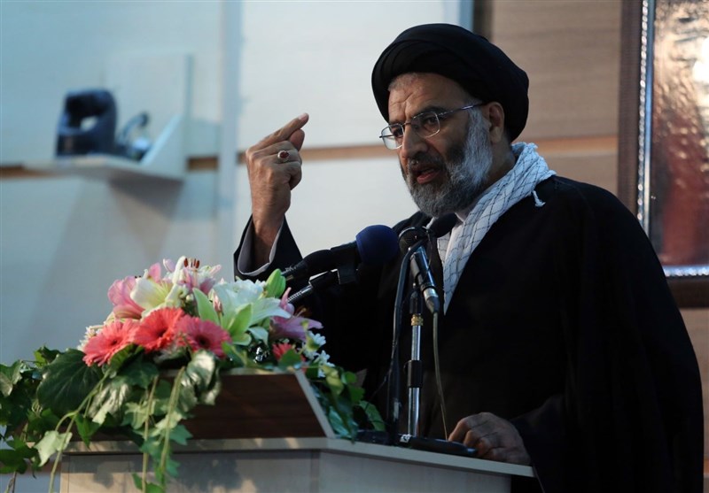 بیمه اجباری و هلال‌احمر تحمیل هزینه‌های گزاف به زائران است