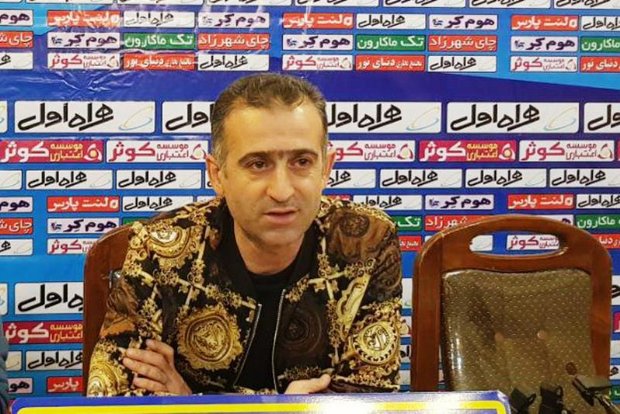 واکنش سرمربی صنعت نفت به اشتباهات سوشا مکانی مقابل استقلال