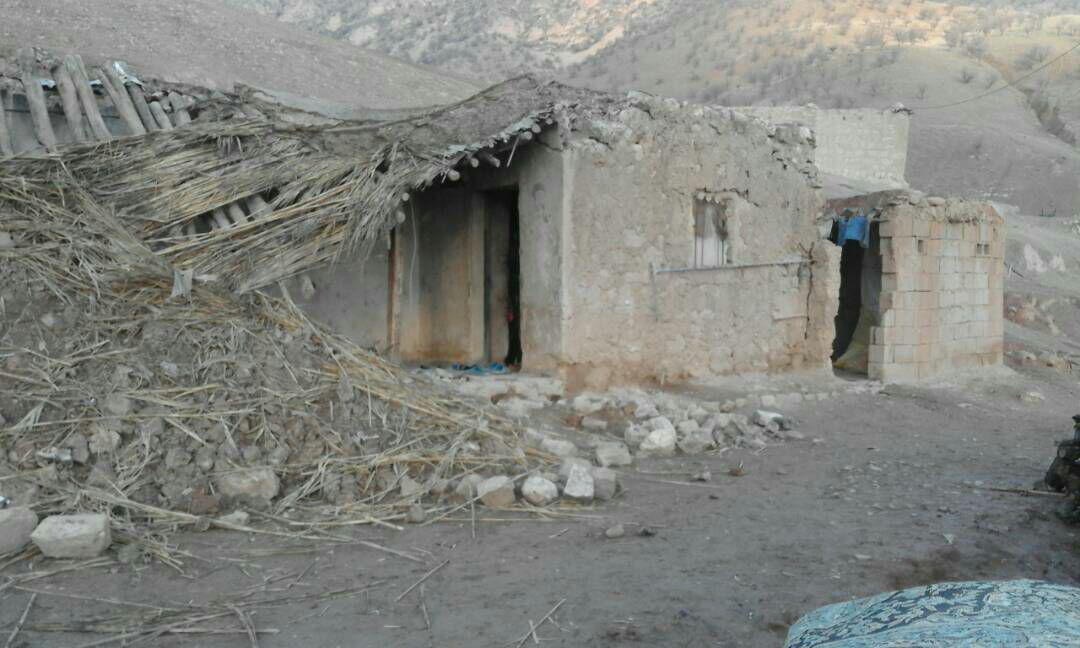 احداث سرپناه برای خانواده دهدزی که خانه‌شان فروریخت
