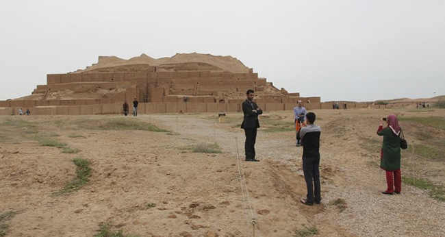 کارکنان پایگاه چغازنبیل حقوق 4 ماهه خود را مطالبه می‌کنند