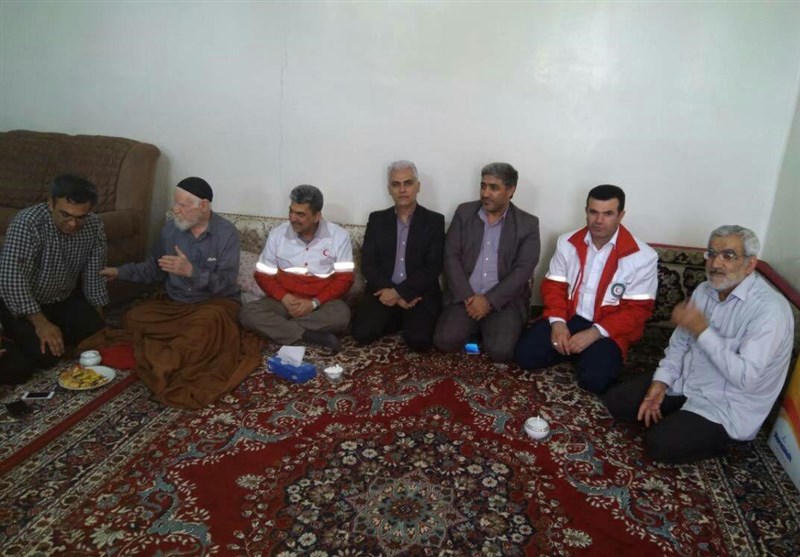 تجلیل از خانواده شهید مدافع حرم محمد تاج‌بخش در گتوند