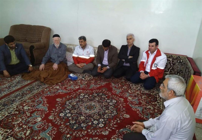 تجلیل از خانواده شهید مدافع حرم محمد تاج‌بخش در گتوند