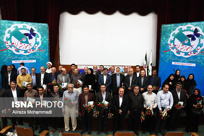 27 استاد نمونه دانشگاه شهید چمران تجلیل شدند+اسامی