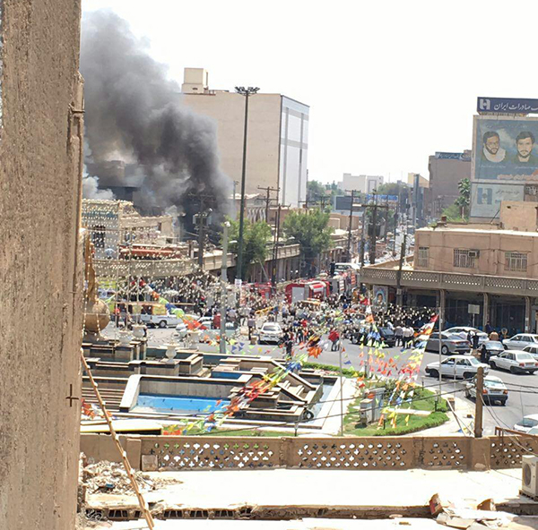 آتش سوزی گسترده در پاساژ رضوان اهواز