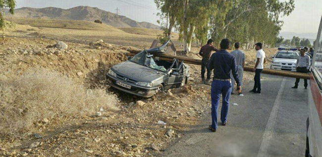بار لوله‌های فلزی یک خودرو باری در ایذه بر روی پژو پارس