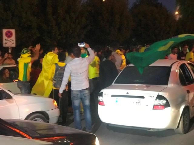 جشن و پایکوبی مردم آبادان در پی پیروزی تیم صنعت نفت بر پرسپولیس