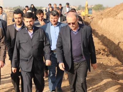 بازدید استاندار خوزستان از طرح احداث ۲۴۰۰ متر خط انحراف فاضلاب ورودی به کانال سلمان در منطقه زردشت