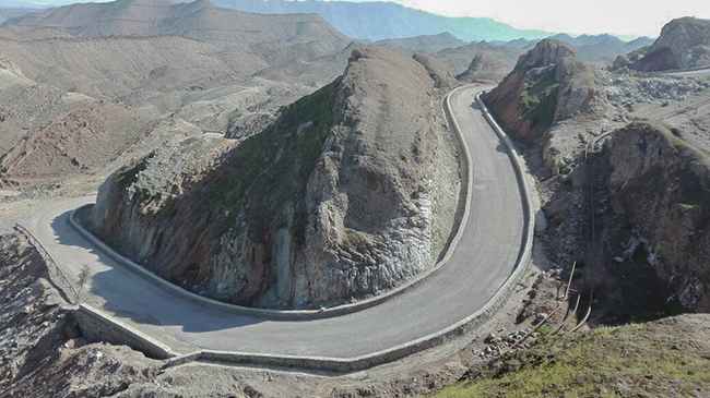 اصلاح جاده روستایی با همت نفتی ها