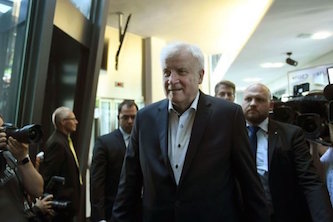 وزیر کشور آلمان از مقام خود کنارهگیری میکند وزیر کشور آلمان از مقام خود کنارهگیری میکند