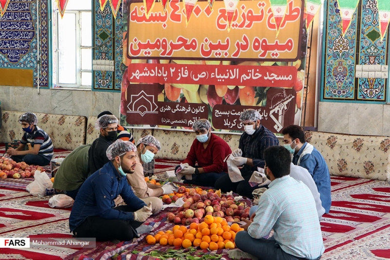 توزیع چهار هزار بسته میوه میان خانواده‌های نیازمند در اهواز