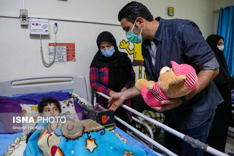 تصاویر/ برآورده شدن آرزوی کودکان مبتلا به سرطان در بیمارستان بقایی ۲ اهواز