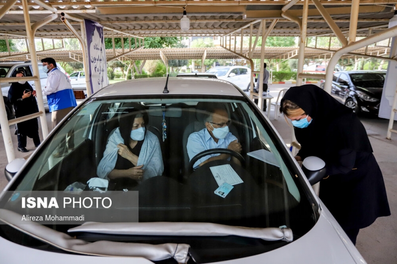 واکسیناسیون خودرویی افراد بالای ۷۰ سال در اهواز