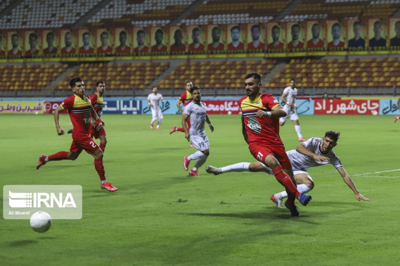 گزارش تصویری/ دیدار تیم‌های فوتبال فولاد خوزستان و تراکتورسازی