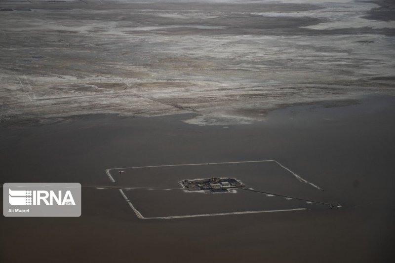 بازدید هوایی استاندار خوزستان از تالاب هورالعظیم