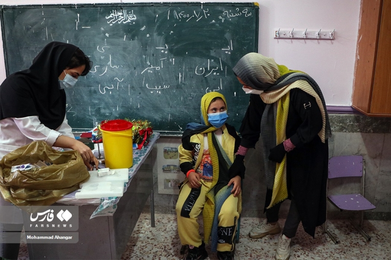 واکسیناسیون دانش آموزان استثنایی در اهواز