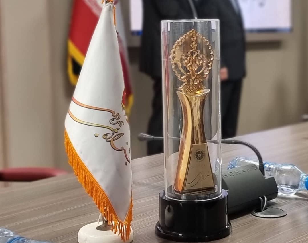 کسب عنوان طرح برتر فولاد اکسین در دوازدهمین جشنواره ملی بهره وری کشور