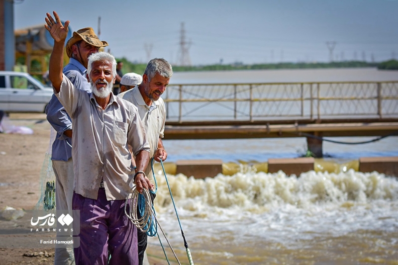 صید ماهی‌‌ روی «پل صَنگور»