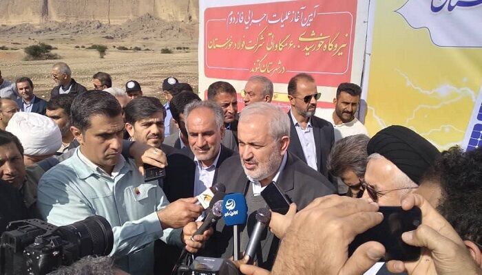 آغازعملیات اجرایی فاز دوم نیروگاه خورشیدی ۶۰۰ مگاواتی شرکت فولاد خوزستان با حضور وزیر نیرو 