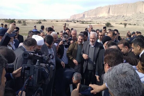 آغازعملیات اجرایی فاز دوم نیروگاه خورشیدی ۶۰۰ مگاواتی شرکت فولاد خوزستان با حضور وزیر نیرو 