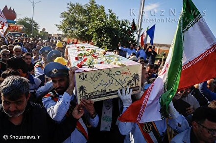 تشییع پیکر شهید گمنام در شرکت نفت و گاز مارون