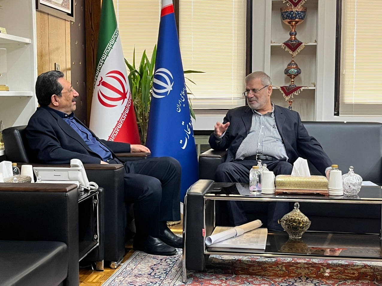 در دیدار امیر حیاتمقدم با وزیر صمت صورت گرفت/ پیگیری ساماندهی ۵۰ لنج تجاری هندیجان/آذر ماه ۱۴۰۴ در دیدار امیر حیاتمقدم با وزیر صمت صورت گرفت/ پیگیری ساماندهی ۵۰ لنج تجاری هندیجان/آذر ماه ۱۴۰۴