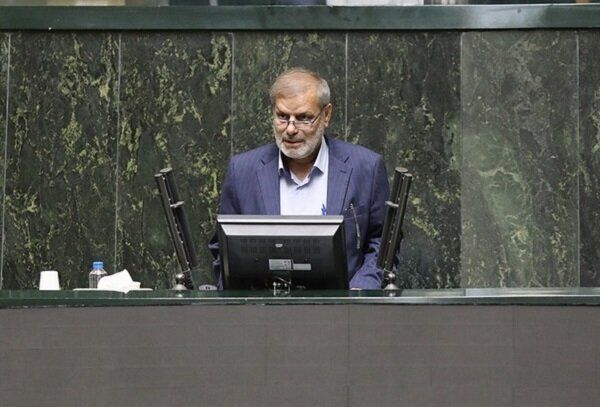 پیگیری امیر حیات مقدم از وزیر امور خارجه برای حل مشکل عدم تبدیل ارز مسافران ایرانی در تاریخ 1404/03/11